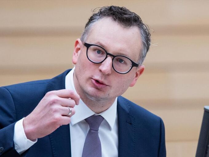 Andreas Schwarz spricht im Landtag