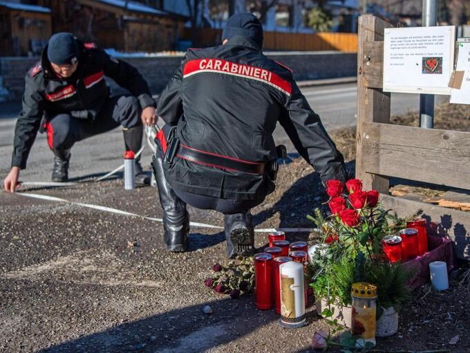 Carabinieri und Gedenken an Unfallstelle in Luttach