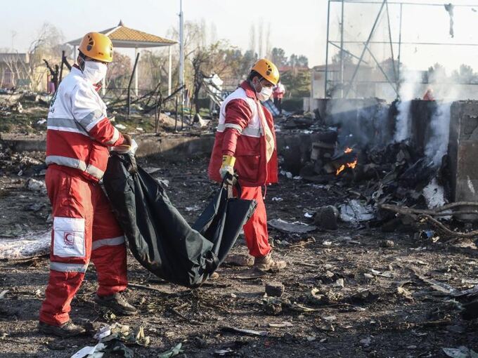 Passagierflugzeug nahe Teheran abgestürzt