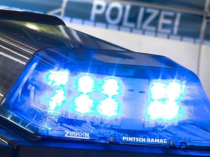 Polizeistreife mit Blaulicht