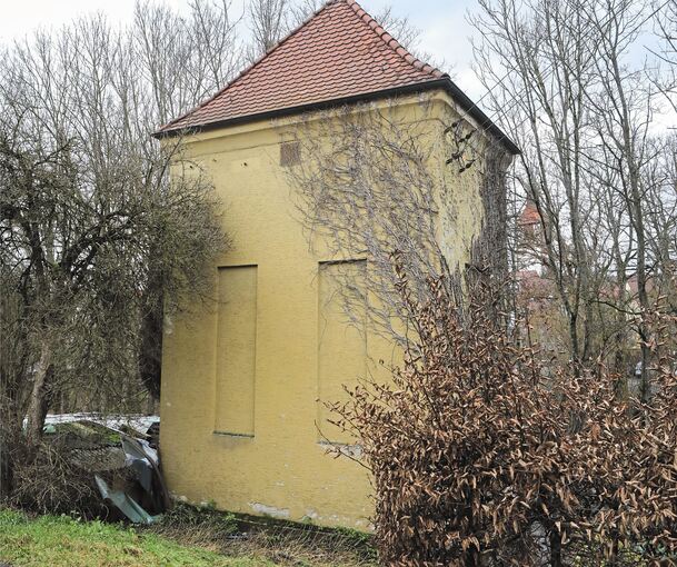 In der alten Trafostation sollen Bad und Schlafraum untergebracht werden.Foto: Ramona Theiss/Skizze: Ludwig Architekten