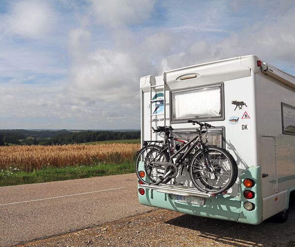 Mit dem Camper oder Auto auf Roadtrip. Auch im Kreis Ludwigsburg gibt es praktische Stellplätze, die sich für eine Rast oder eine kurze Übernachtung eignen.