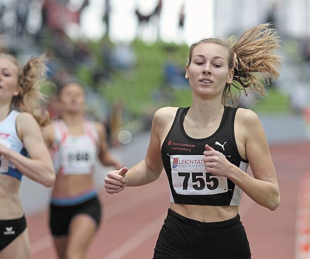 Elisa Lechleitner lässt die 400-Meter-Konkurrenz hinter sich.