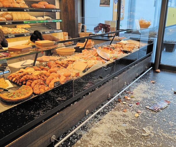 Der aggressive Täter hinterließ ein Trümmerfeld in der Bäckerei.Foto: privat