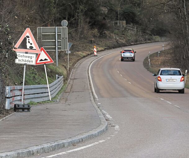 Blick auf die Kreisstraße 1834, die von der Schweißbrücke Richtung Kirchberg führt. Im Laufe des Jahres soll auf der rechten Seite, die an der Murr entlang führt, der Radweg angelegt werden, der dann eine Verbindung zwischen dem Landkreis Ludwigsburg