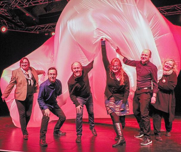 Sie setzen immer etwas in Bewegung: Die Kulturmacher (von links) Christiane Schützer (Jugendmusikschule), Rainer Kittel (Bürgertheater), Fabian Piwonka (Kulturwelt), Bettina Gonsiorek (TTW), Jochen Raithel (Kunstschule) und Sybille Hirzel (Junge Bühn