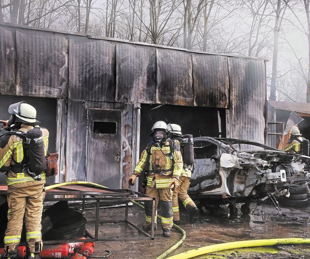 Bei einem Feuer in dieser Werkstatt im Freiberger Industriegebiet Neckar entsteht ein Schaden von über 60 000 Euro. Foto: Alfred Drossel