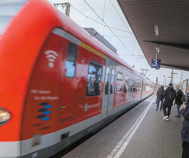 Auch gestern hatte die S-Bahn in Ludwigsburg wieder Verspätung. Foto: Ramona Theiss