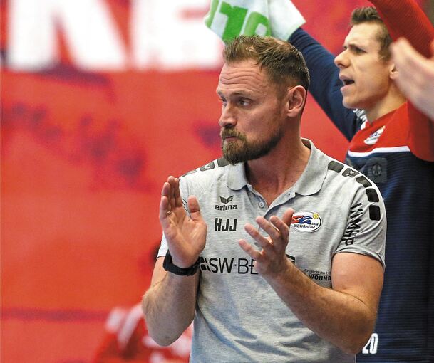 Erst gecoacht, dann gefeiert: SG-Trainer Hannes Jón Jónsson.Foto: Baumann