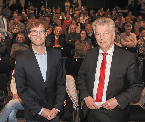 Stephan Muck (links) und OB Jürgen Kessing stellen sich zur Wahl – und am Mittwochabend den Fragen von LKZ und Publikum. Foto: Ramona Theiss