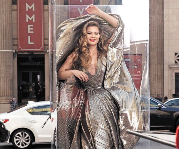 Beim Fotoshooting kann Johanna aus Remseck nicht so richtig überzeugen. Foto: ProSieben/Sven Doornkaat