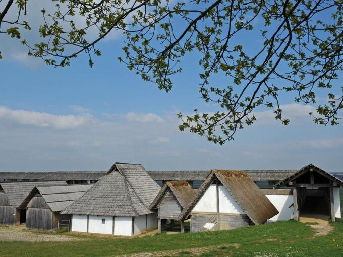Nachbauten der keltischen Heuneburg bei Herbertingen