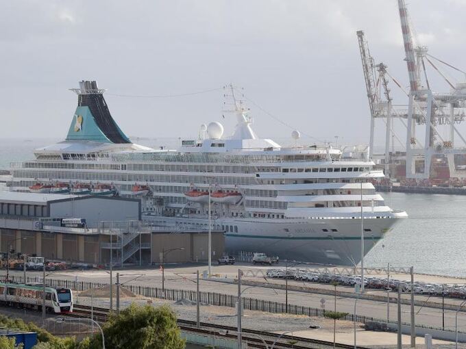 Das Kreuzfahrtschiff «MS Artania» im Hafen von Fremantle.