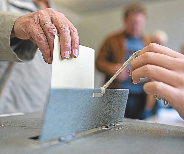 Gang ins Wahllokal oder Briefwahl? Vor dieser Entscheidung stehen die Murrer, falls am 26. April gewählt wird. Archivfoto: Uwe Anspach/dpa