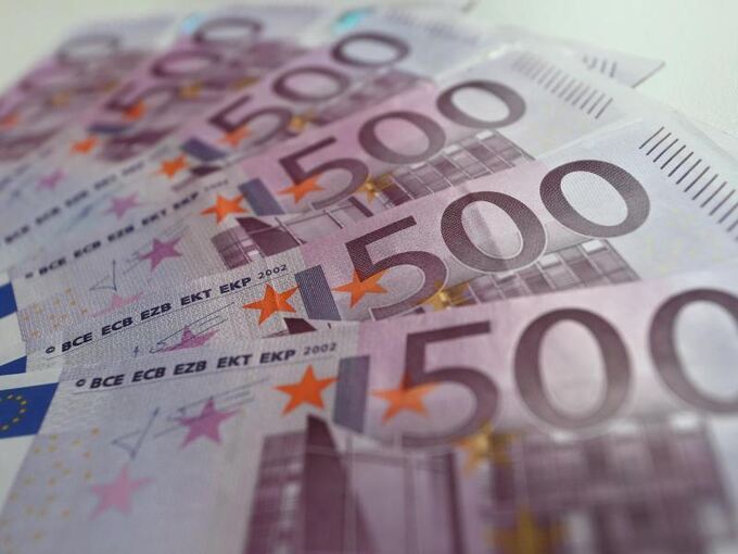 Halbe-Billion-Paket Halbe-Billion-Paket