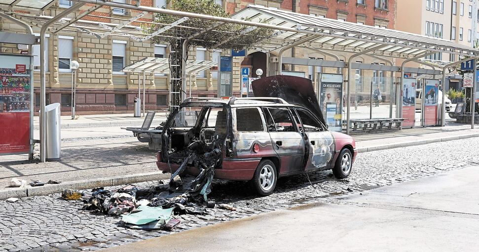 Der Opel brannte fast komplett aus. Foto: Andreas Becker