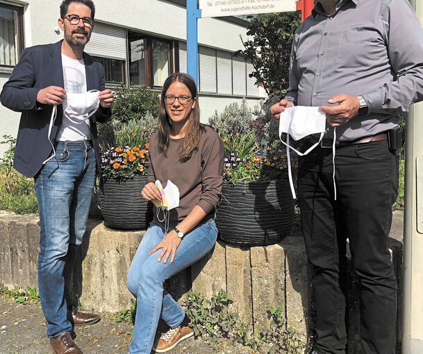 Überraschung gelungen: Andreas Walker freut sich über das Engagement von Heike Farr und Oliver Nothdurft (v. l.).Foto: privat
