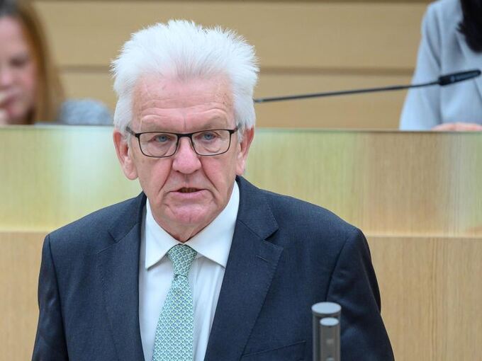 Winfried Kretschmann (Bündnis 90/Die Grünen) spricht im Landtag