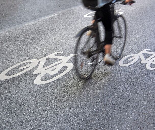 Radfahren soll sicherer werden. Symbolfoto: finecki - stock.adobe.com