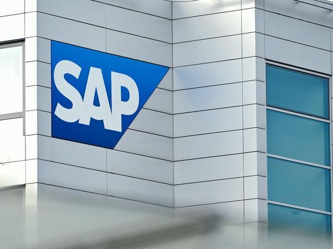 Ein Firmenlogo des Softwarekonzerns SAP