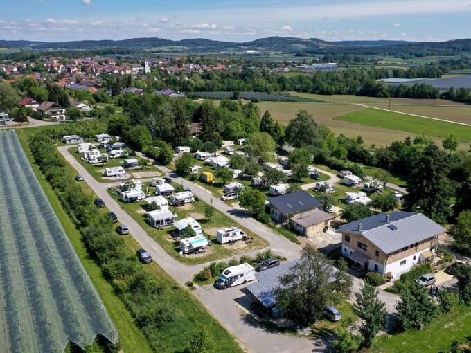 Blick auf den Campinggarten Wahlwies in der Nähe des Bodensees