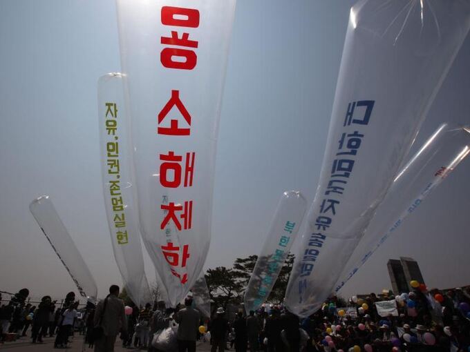Ballonstart mit Flugblättern an Grenze zu Nordkorea
