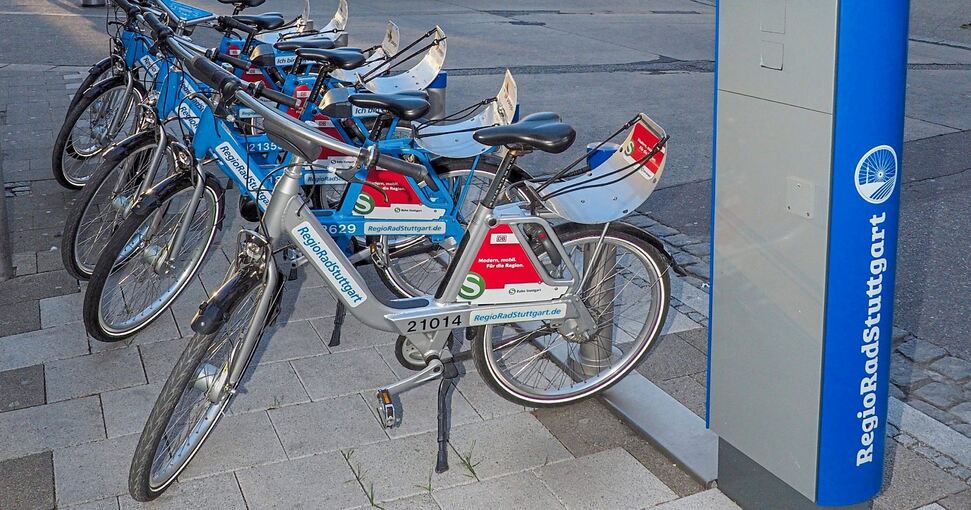 So schön in Reih und Glied stehen die Leihräder nicht überall, auch das trägt nicht zur Attraktivität bei. Archivfoto: Holm Wolschendorf