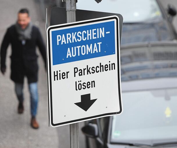Wer in Ludwigsburg einen Parkschein am Automaten zieht, muss ab Montag mehr bezahlen. Archivfoto: dpa