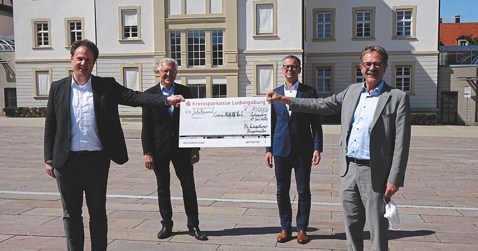 Sie wollen mit privatem Einsatz helfen: die drei Ludwigsburger Bürgermeister mit dem kommissarischen Dezernatsleiter. Foto: Stadt Ludwigsburg