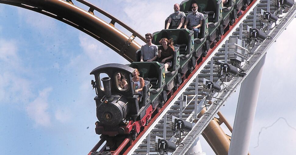 Die nächste Achterbahnfahrt muss noch warten. Foto: Alfred Drossel