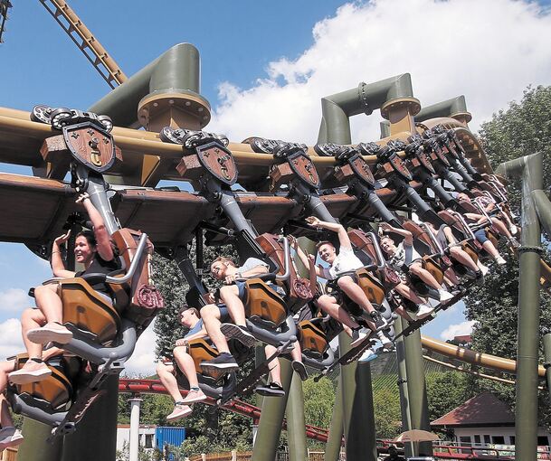 Hals über Kopf geht die rasante Fahrt.