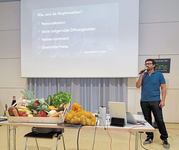 In der Kelter stellt Christian Maresch sein Konzept Tante-M vor.Foto: Andreas Becker