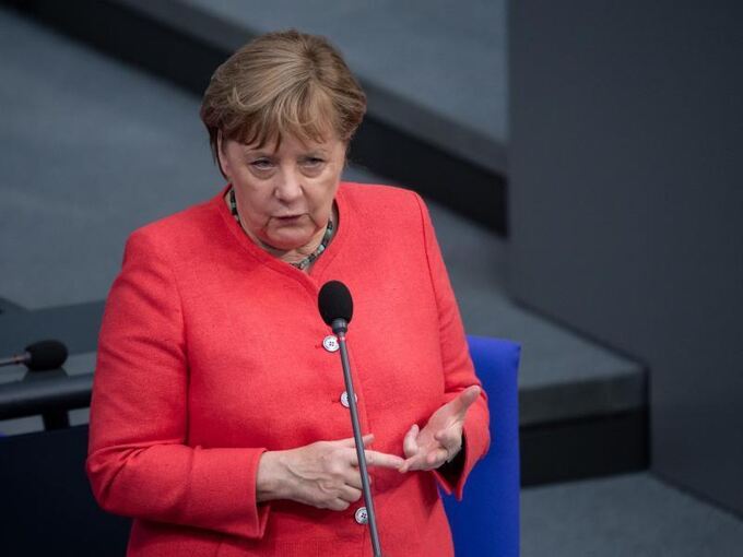 Bundeskanzlerin Angela Merkel spricht im Bundestag