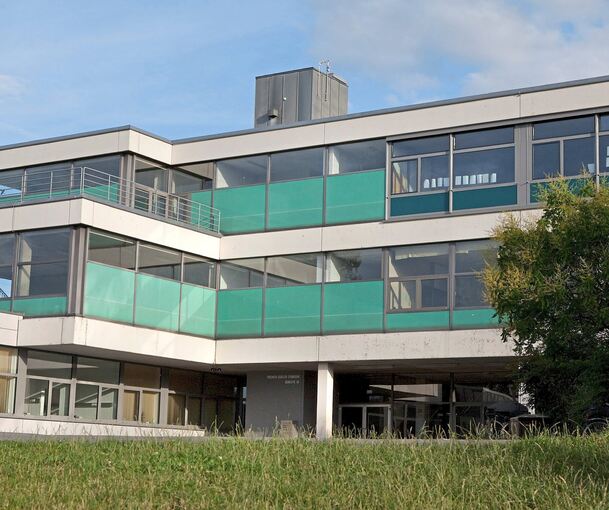 Das Marbacher Friedrich-Schiller-Gymnasium platzt auch im normalen Schichtbetrieb aus allen Nähten. Archivfoto: privat