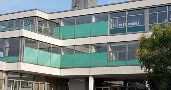 Das Marbacher Friedrich-Schiller-Gymnasium ist mit mehr als 2000 Schülern das größte im Land.