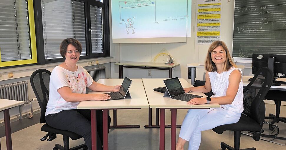 Das „Tablet-Team“ der Robert-Franck-Schule: Katharina Hahn (links) und Monika Schaumann schulen ihre Kollegen im digitalen Unterrichten. Foto: privat
