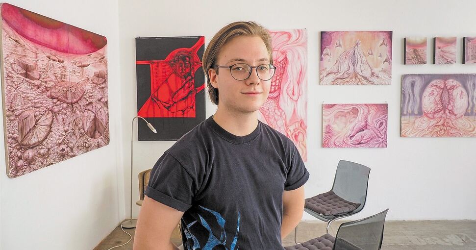Möchte sich nach dem Studium mit seiner eigenwilligen, aber spannenden Kunst durchsetzen: Maximilian Straß. Foto: Holm Wolschendorf