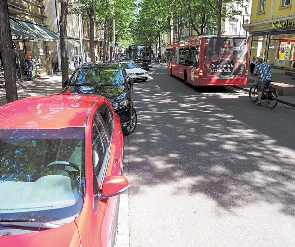 Täglich fahren hier Busse durch, um zum Busbahnhof zu kommen. Konflikte bleiben nicht aus. Foto: Holm Wolschendorf