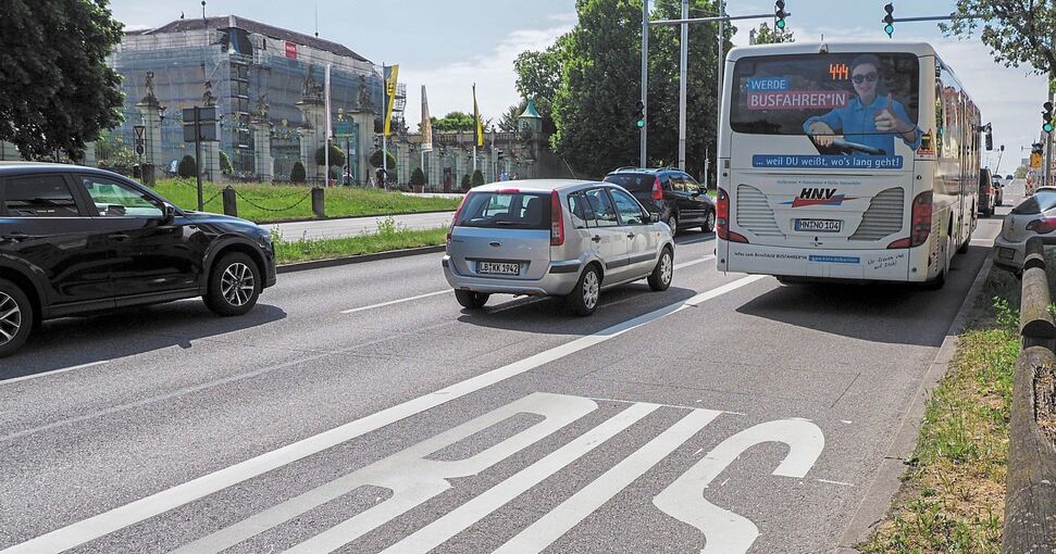 Ludwigsburg will die Busspuren ausbauen. Foto:Holm Wolschendorf