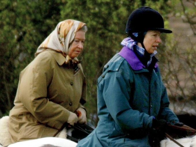 Prinzessin Anne & Königin Elizabeth