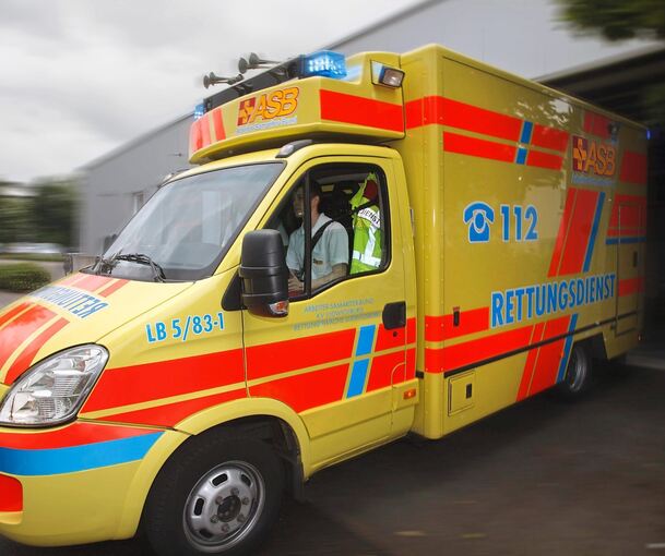 Ðer Rettungsdienst hat kühlende Auflagen für die Patienten. Foto: Holm Wolschendorf