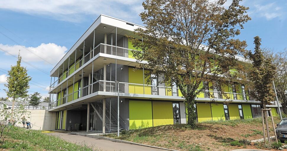 Theodor-Heuglin-Schule im Ditzinger Ortsteil Hirschlanden: Nach vier Jahren Bauzeit ist der neue Campus für rund 540 Grund- und Gemeinschaftsschüler fertiggestellt. Foto: Ramona Theiss