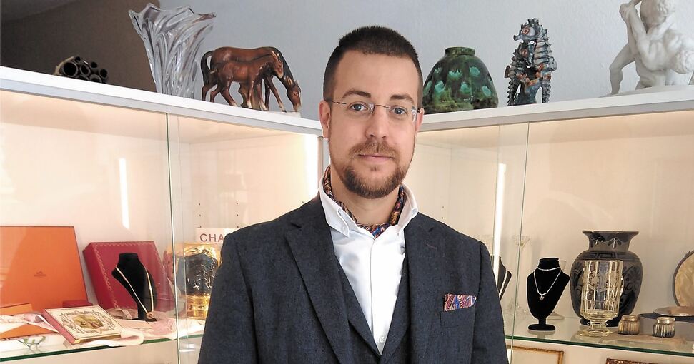 Mit Antiquitaten In Die Vergangenheit