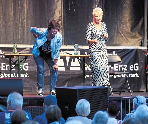 Humor in Zeiten der Krise: „Dui do on de Sell“ auf der Bühne. Fotos: Andreas Becker