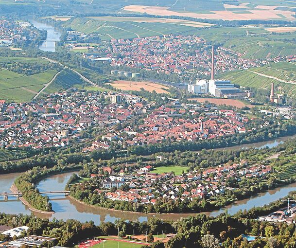 In die Landschaft geschmiegt und von Weinbergen umgeben: Besigheim (vorne), Walheim, Gemmrigheim und Kirchheim (links oben)profitieren von ihrer Lage am Neckar. Was den Tourismus anbelangt, ist an der ein oder anderen Stelle aber noch Luft nach oben.