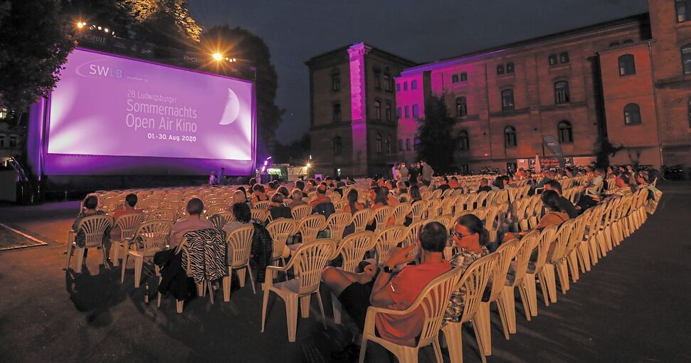 Der Eindruck täuscht: Die Kinoabende im August in der Karlskaserne waren gut besucht – natürlich unter den geltenden Abstandsregeln. Foto: Ramona Theiss