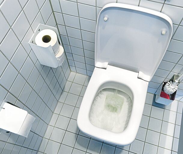 Die Stadt warnt davor, die Toilette als Mülleimer zu missbrauchen. Archivfoto:dpa