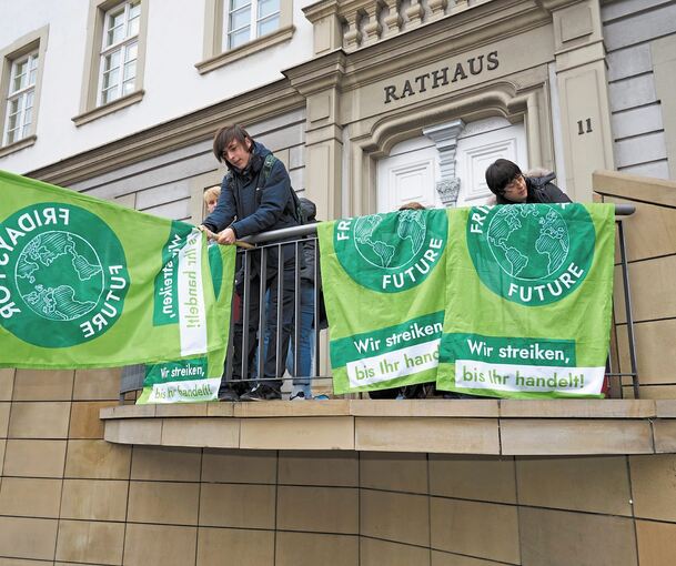 Fridays-for-Future-Mitglieder bei einer Aktion am Ludwigsburger Rathaus im Januar. Archivfoto: Andreas Becker