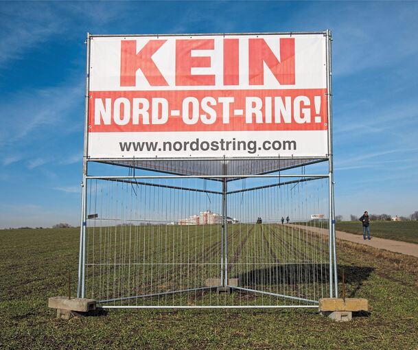 Bürgerprotest auf einem Acker gegen einen vierspurigen Bypass über den Neckar zwischen Kornwestheim, Remseck, Waiblingen und Fellbach. Archivfoto: Holm Wolschendorf