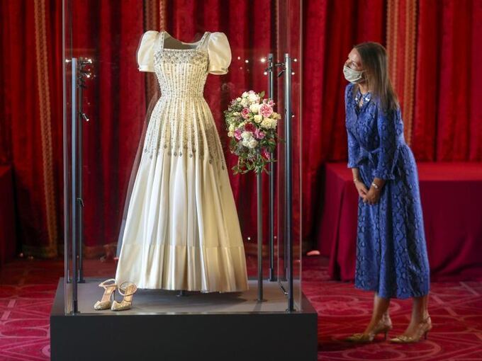 Hochzeitskleid Von Prinzessin Beatrice Im Museum Zu Sehen Uberregionales Ludwigsburger Kreiszeitung